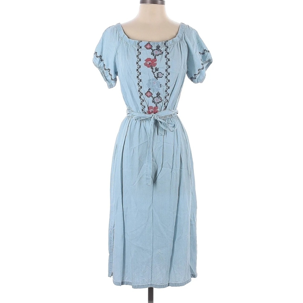 Old Navy Women Blue Casual Dress S.Pit to pit approx: 20 inches Right shoulde